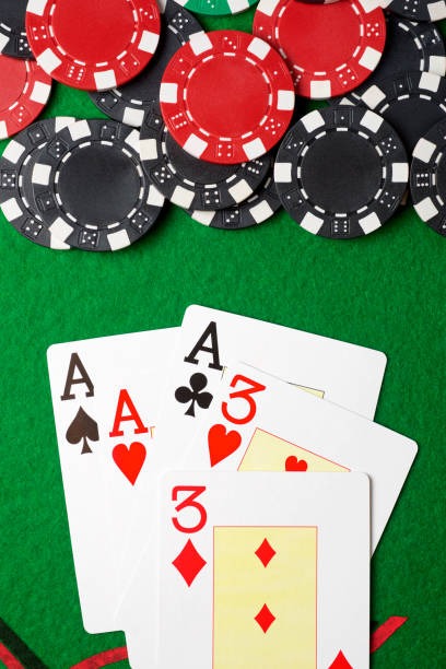 Sic Bo betting interface at asianbookie link showing bet options and live chat